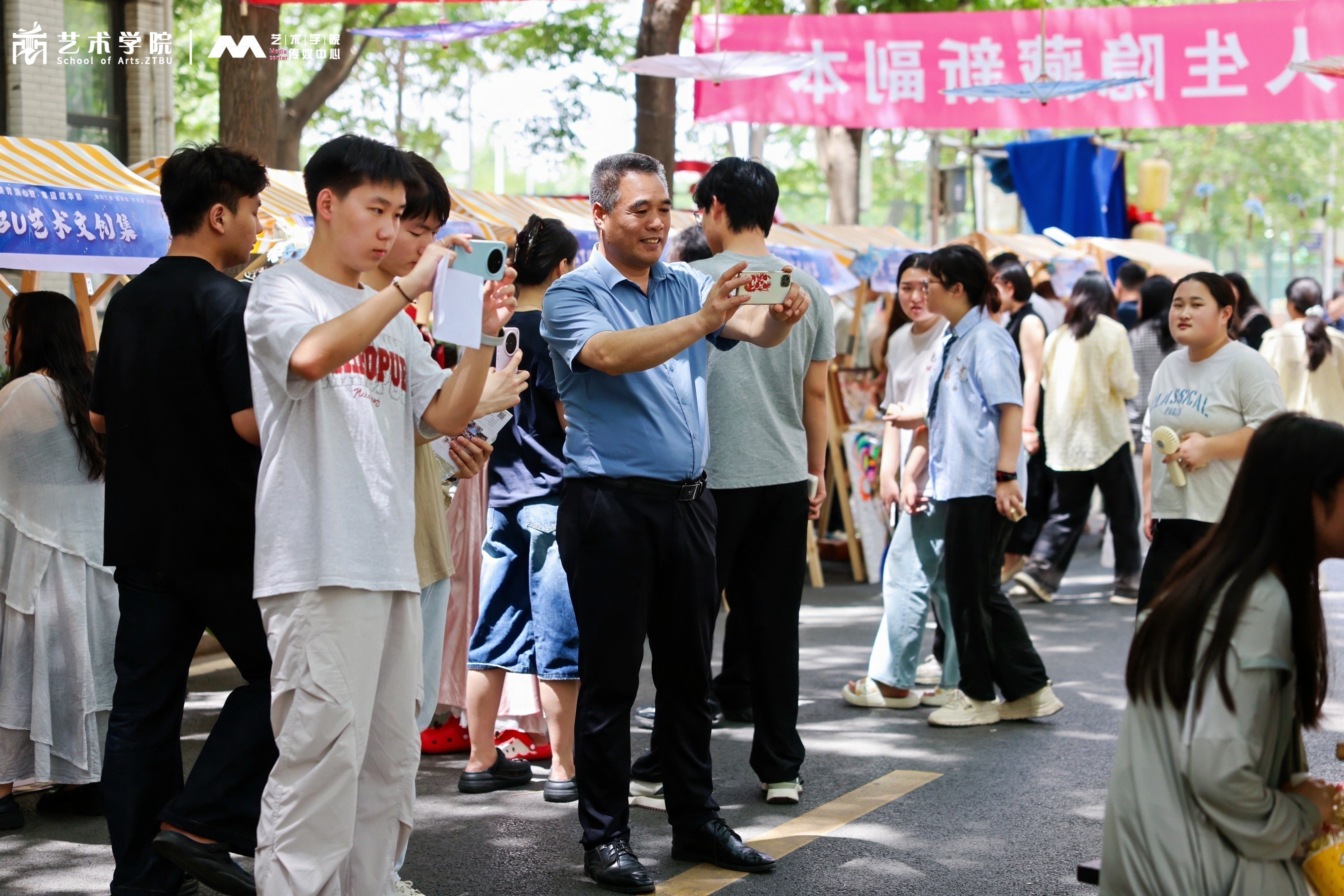艺术赋能非遗传承 创意激活文化基因——郑州工商学院艺术学院隆重举办非遗文创市集