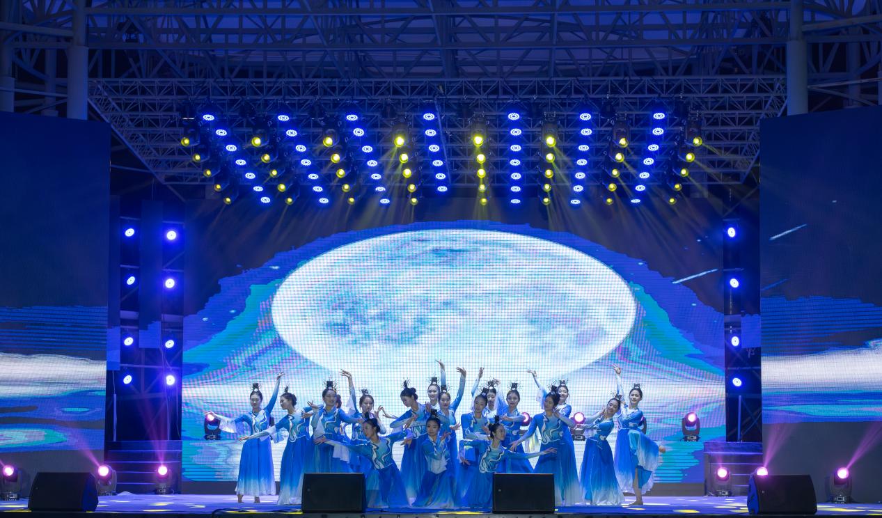 艺术实践服务社会 专业课堂融入舞台 ——郑州工商学院师生献力兰考县乡村民乐节