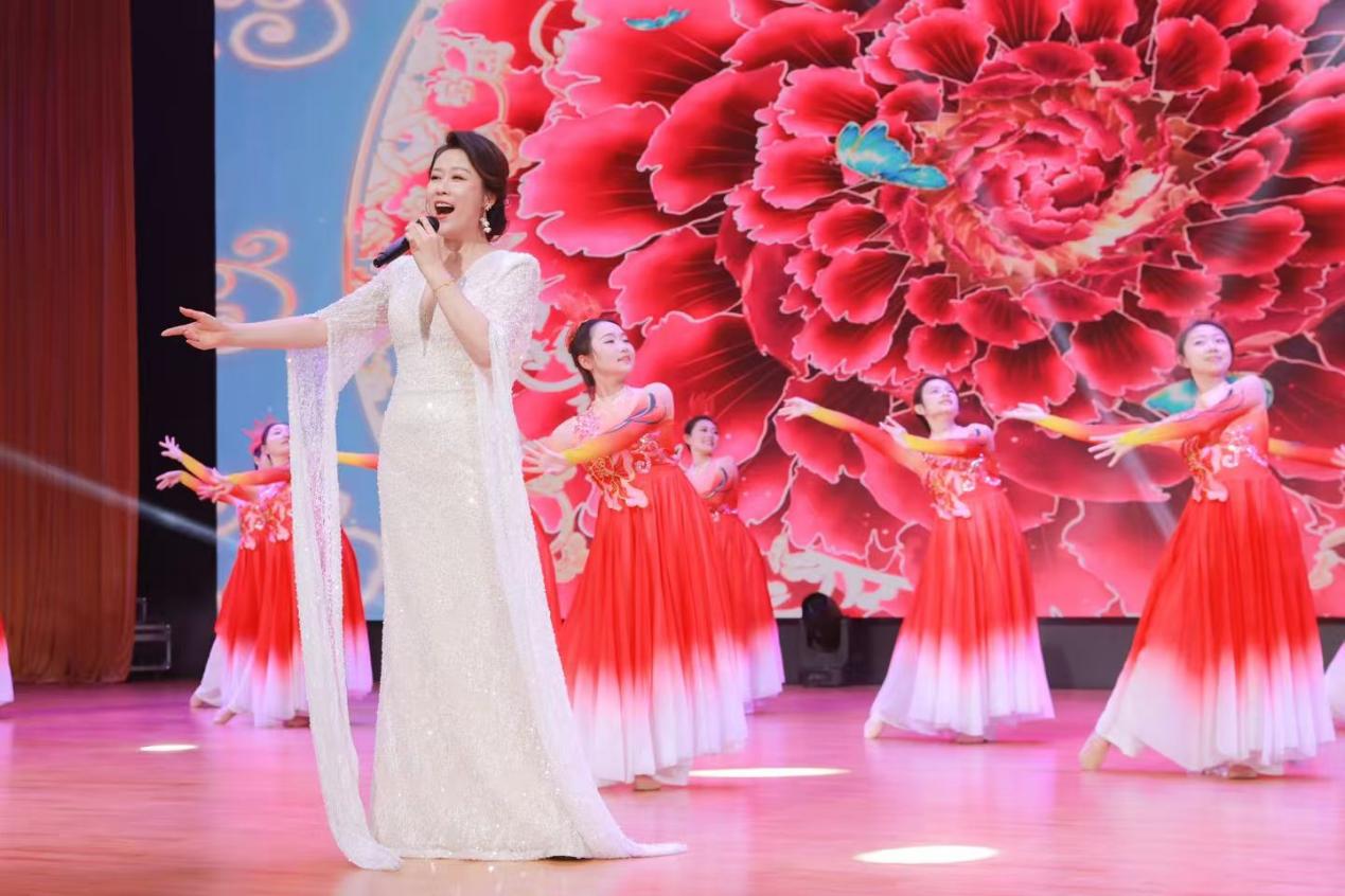 我校舞蹈表演（艺术舞蹈）专业受邀参加河南省文化志愿者“五一”劳动节走进神火集团慰问演出