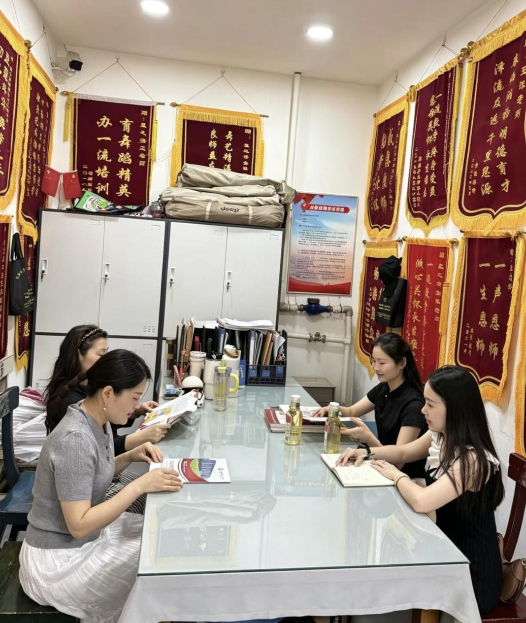 艺术学院赴星之海艺术中心开展访企拓岗